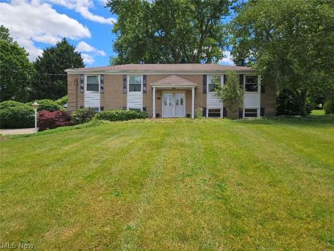 8162 Mona Street SW Navarre OH 44662