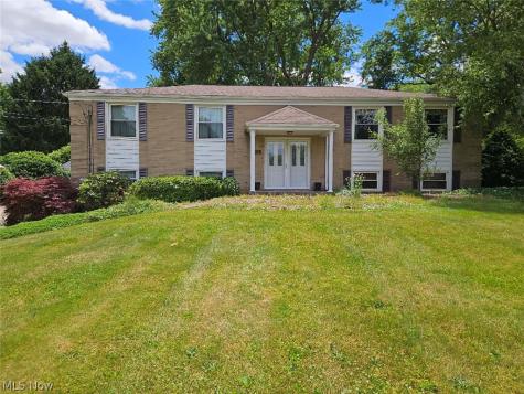 8162 Mona Street SW Navarre OH 44662