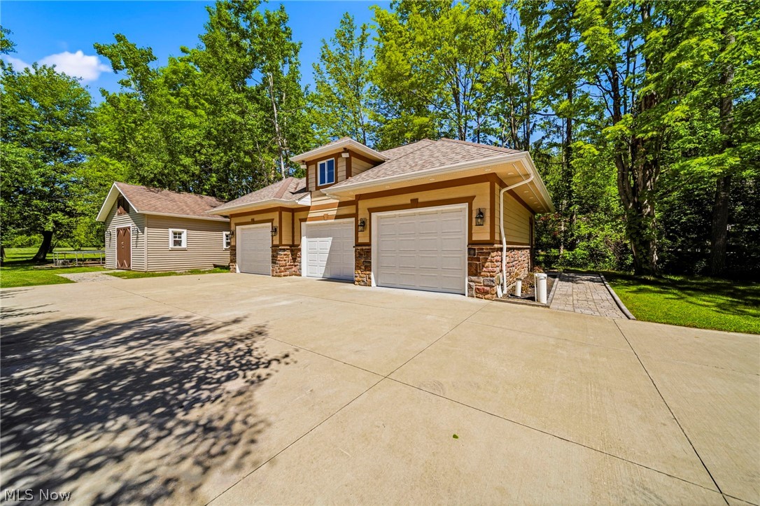 10600 Locust Grove Drive Chardon OH 44024