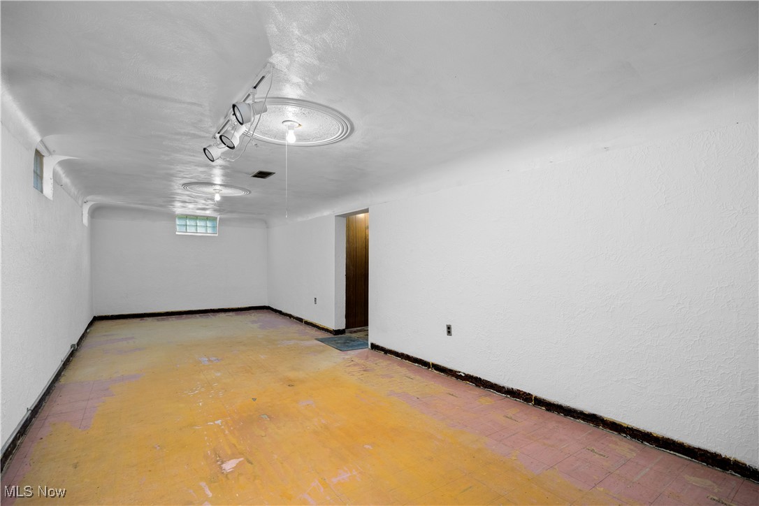 439 Larkin Avenue Akron OH 44305