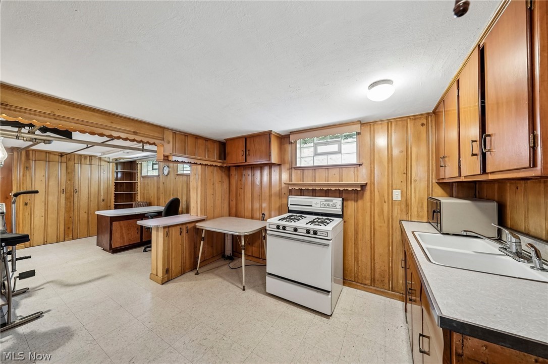 2902 Lincoln Avenue Parma OH 44134