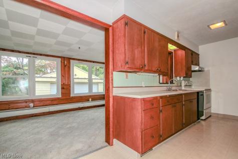 655 E 305th Street Willowick OH 44095