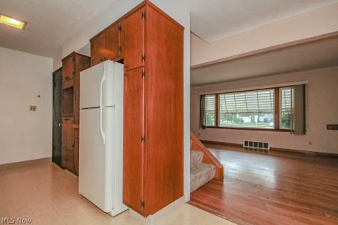 655 E 305th Street Willowick OH 44095