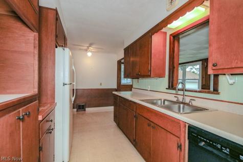 655 E 305th Street Willowick OH 44095