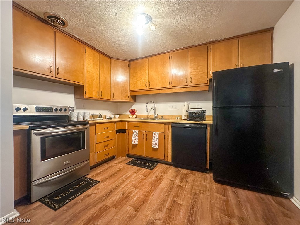865 Landsdowne Avenue NW Warren OH 44485