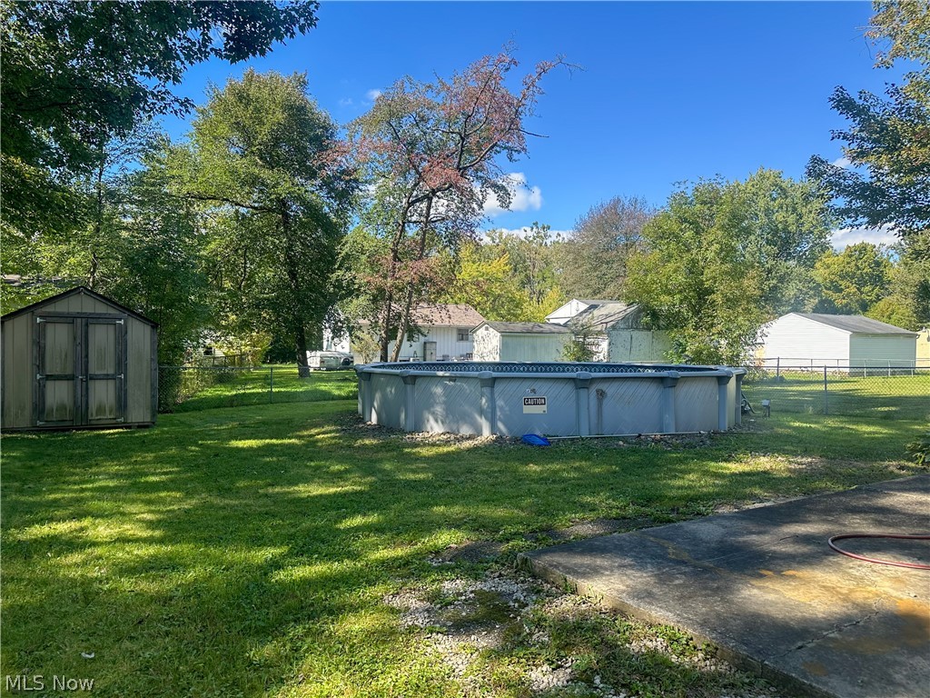 865 Landsdowne Avenue NW Warren OH 44485