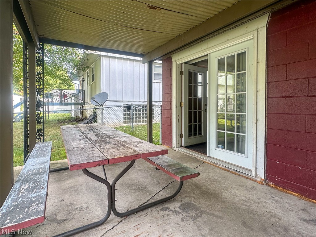865 Landsdowne Avenue NW Warren OH 44485