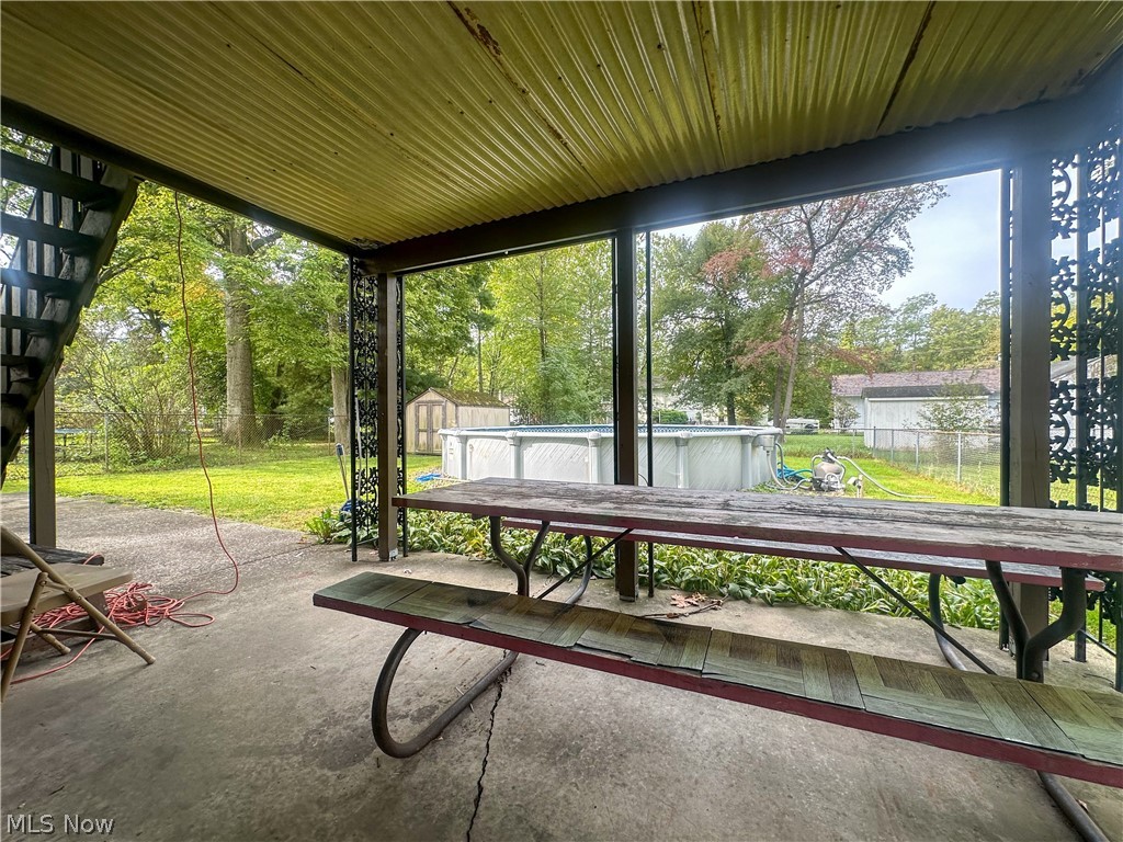 865 Landsdowne Avenue NW Warren OH 44485