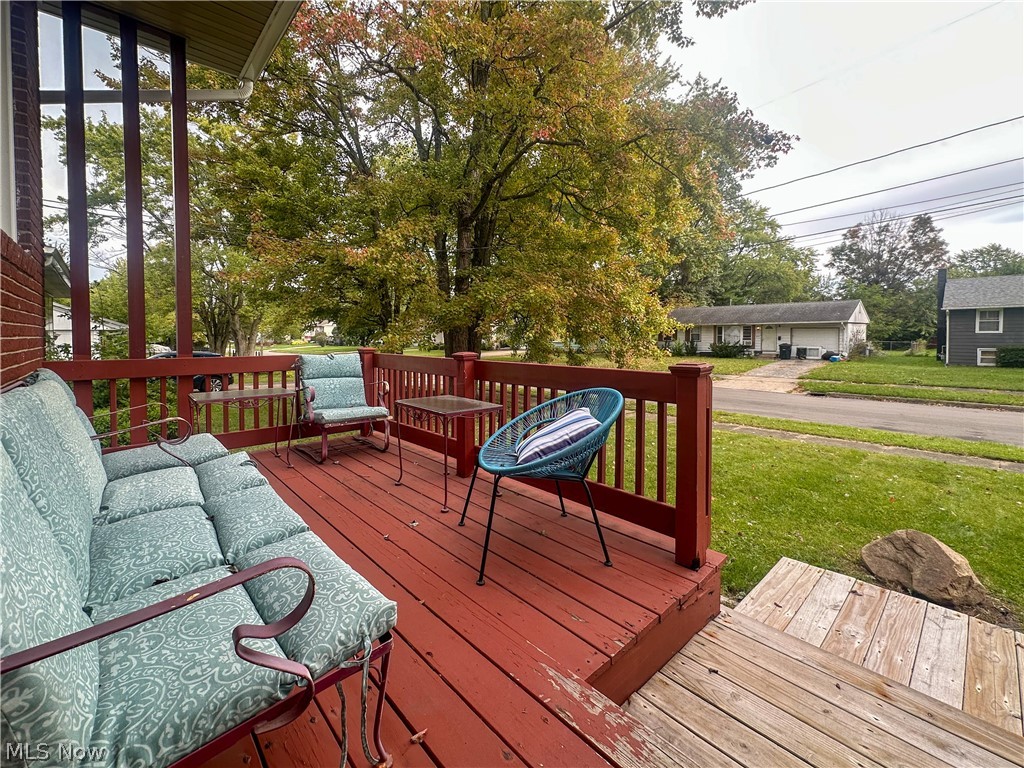 865 Landsdowne Avenue NW Warren OH 44485