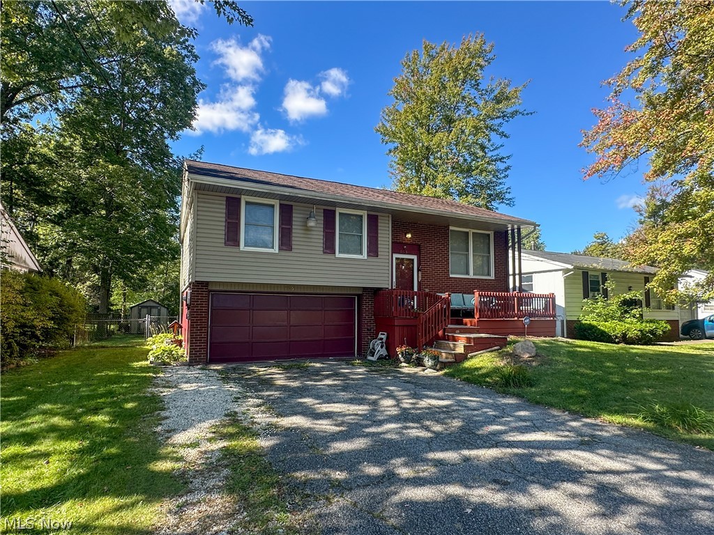 865 Landsdowne Avenue NW Warren OH 44485