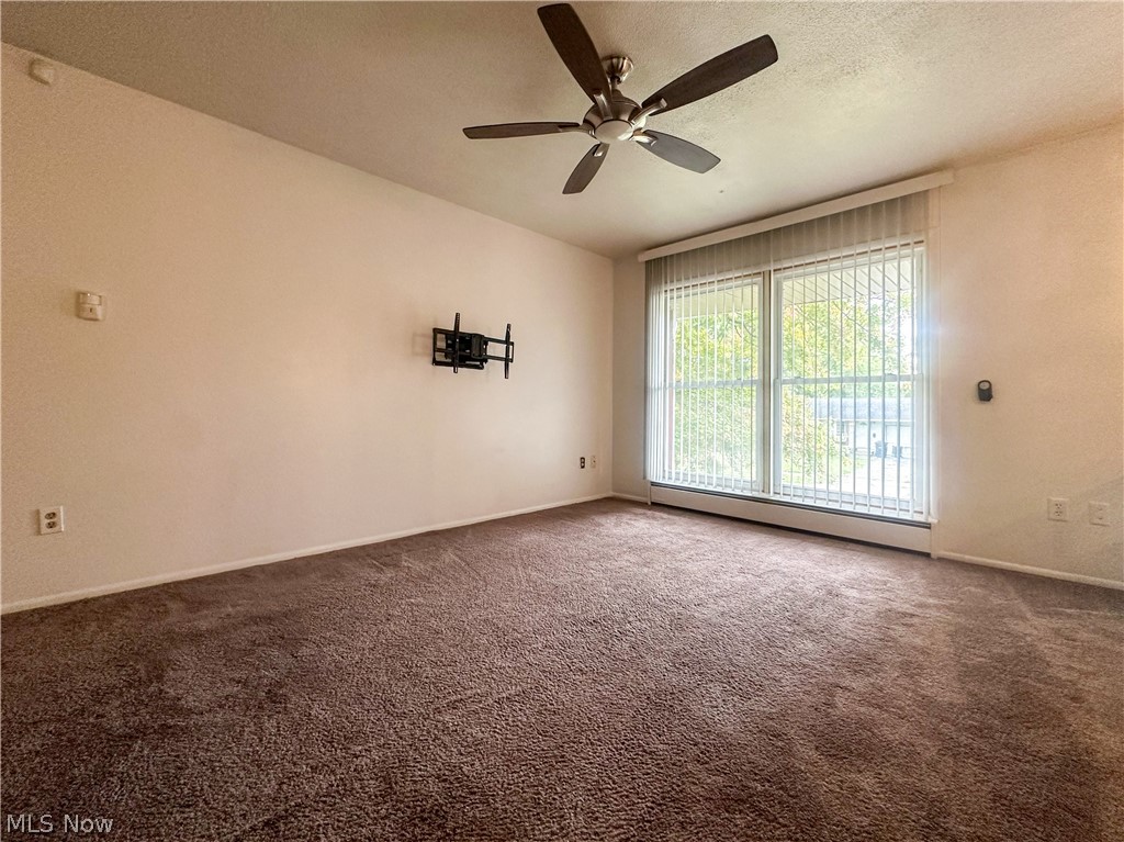 865 Landsdowne Avenue NW Warren OH 44485
