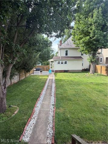 221 Oakwood Avenue Marietta OH 45750