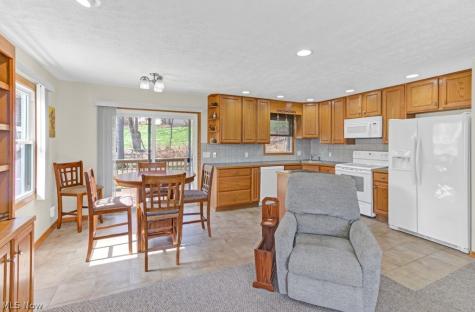 63 W Mohawk Drive Malvern OH 44644