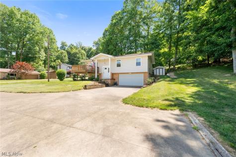63 W Mohawk Drive Malvern OH 44644