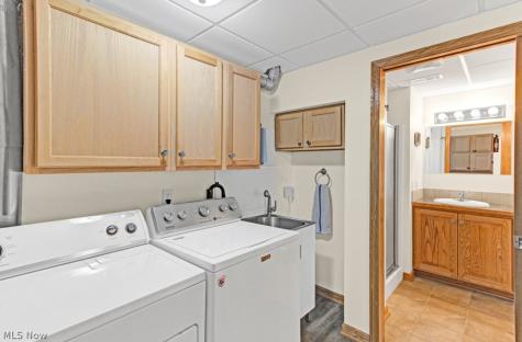 63 W Mohawk Drive Malvern OH 44644