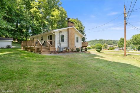 63 W Mohawk Drive Malvern OH 44644