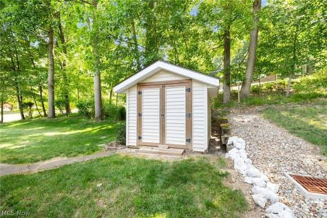 63 W Mohawk Drive Malvern OH 44644