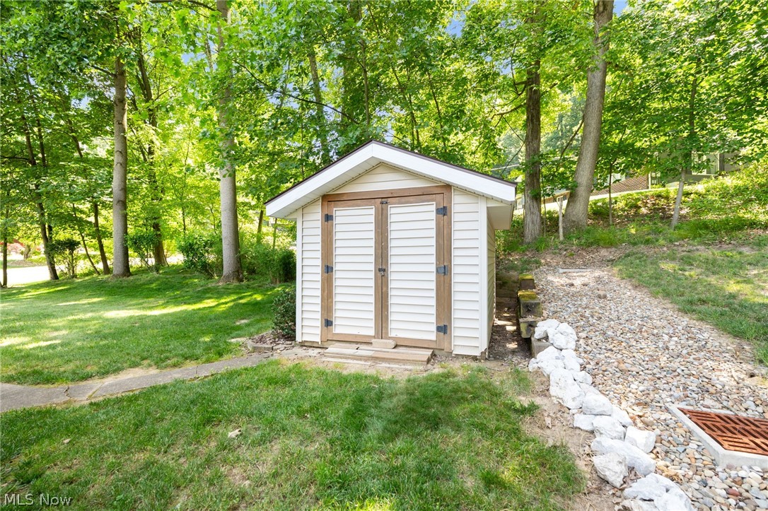 63 W Mohawk Drive Malvern OH 44644