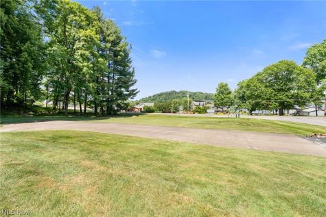 63 W Mohawk Drive Malvern OH 44644