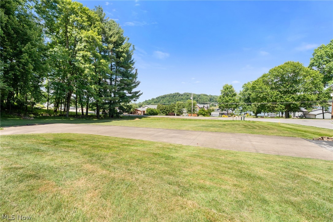 63 W Mohawk Drive Malvern OH 44644