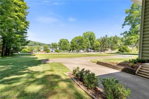 63 W Mohawk Drive Malvern OH 44644