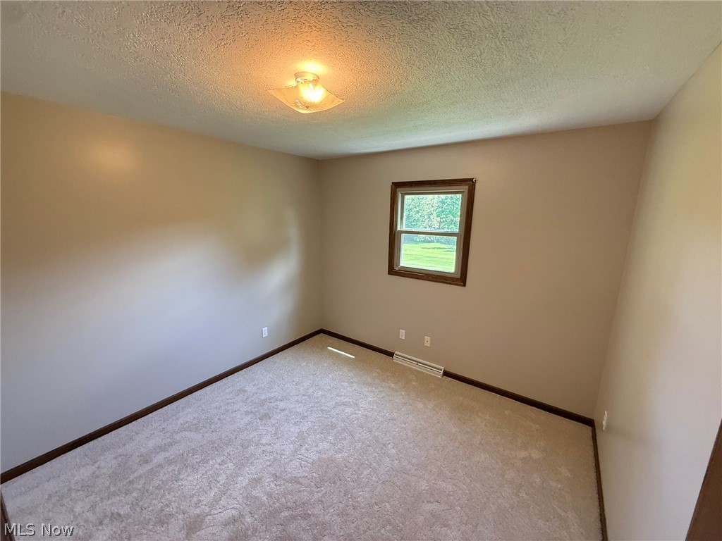 2462 Yorkview Road SW New Philadelphia OH 44663