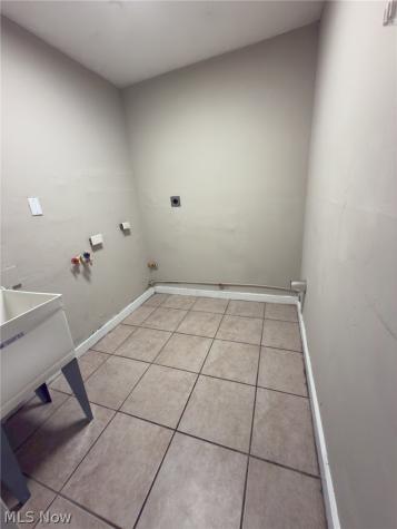 2024 Ridgehill Road Cleveland OH 44121