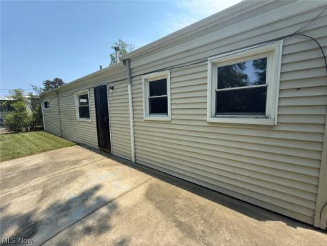 2024 Ridgehill Road Cleveland OH 44121