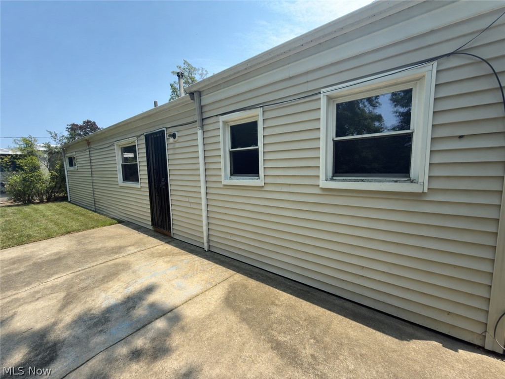 2024 Ridgehill Road Cleveland OH 44121