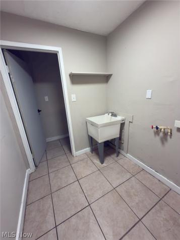 2024 Ridgehill Road Cleveland OH 44121