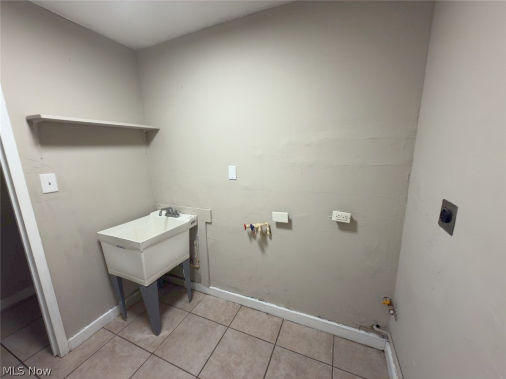 2024 Ridgehill Road Cleveland OH 44121