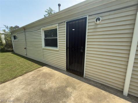 2024 Ridgehill Road Cleveland OH 44121