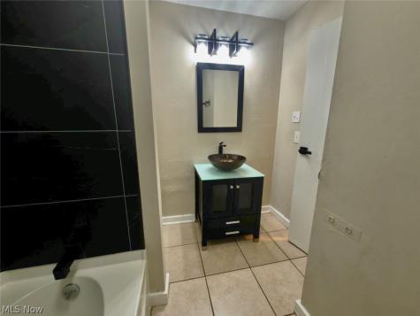 2024 Ridgehill Road Cleveland OH 44121