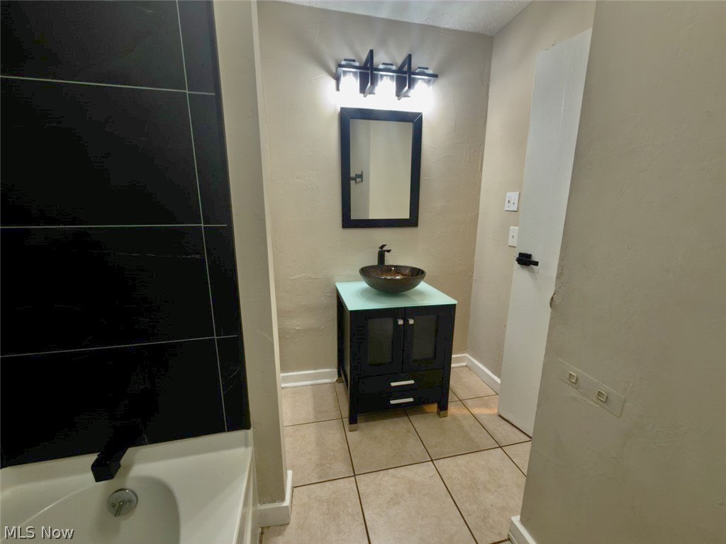 2024 Ridgehill Road Cleveland OH 44121