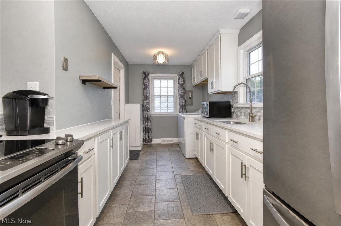 652 Iroquois Trail Willoughby OH 44094