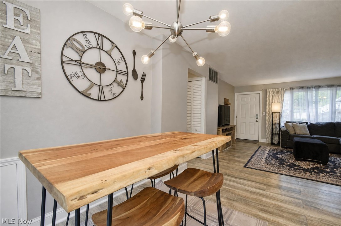652 Iroquois Trail Willoughby OH 44094