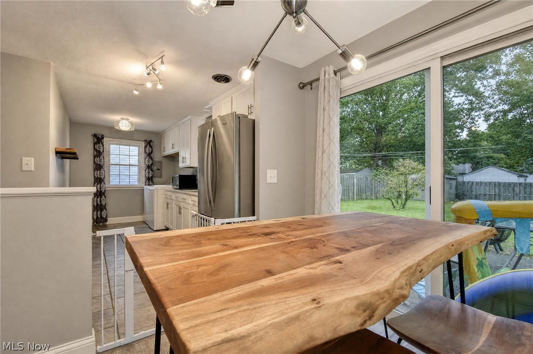 652 Iroquois Trail Willoughby OH 44094