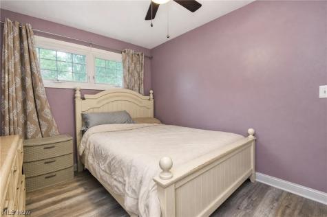 652 Iroquois Trail Willoughby OH 44094