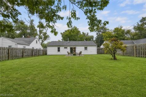 652 Iroquois Trail Willoughby OH 44094