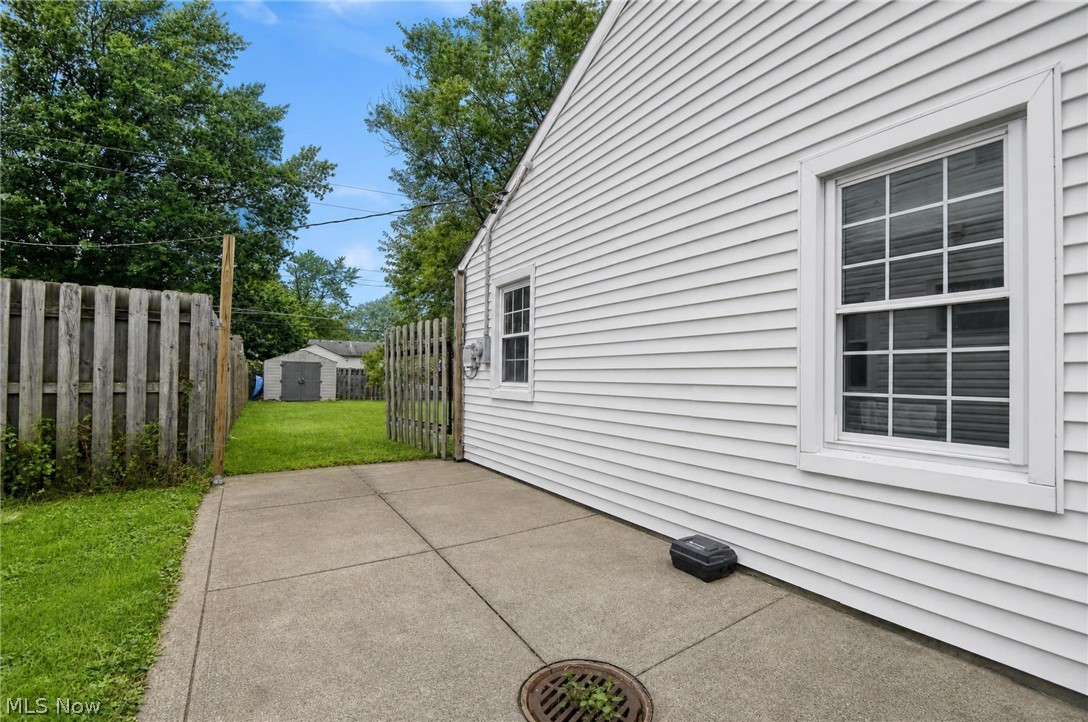 652 Iroquois Trail Willoughby OH 44094