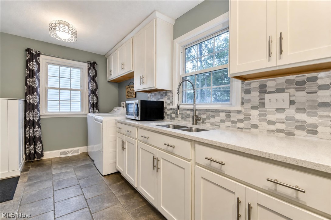 652 Iroquois Trail Willoughby OH 44094