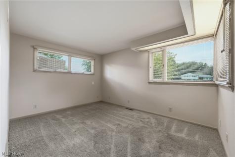 1111 Singing Brook Avenue NW Massillon OH 44646