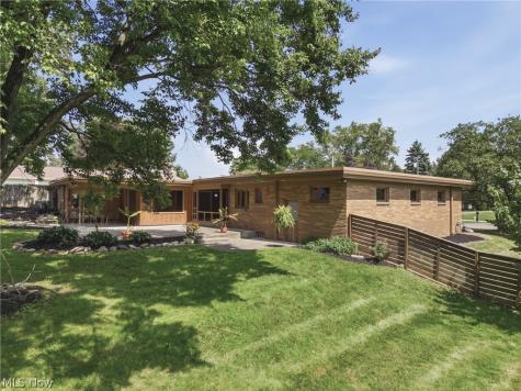 1111 Singing Brook Avenue NW Massillon OH 44646