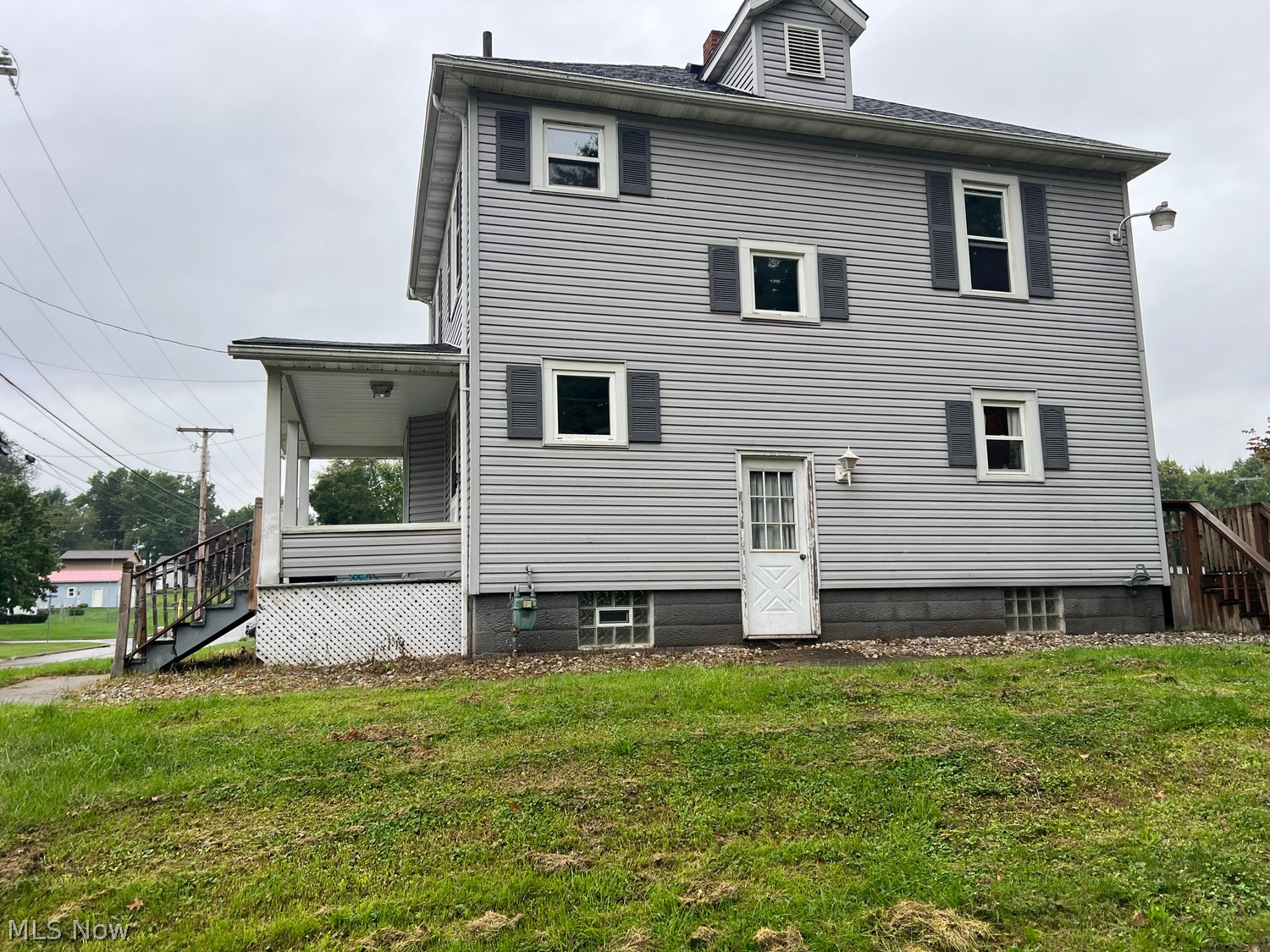 447 NE Harmon Brewster OH 44613
