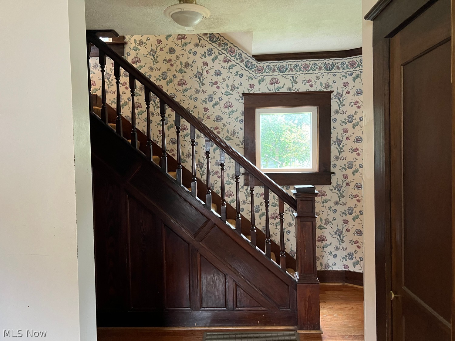 447 NE Harmon Brewster OH 44613