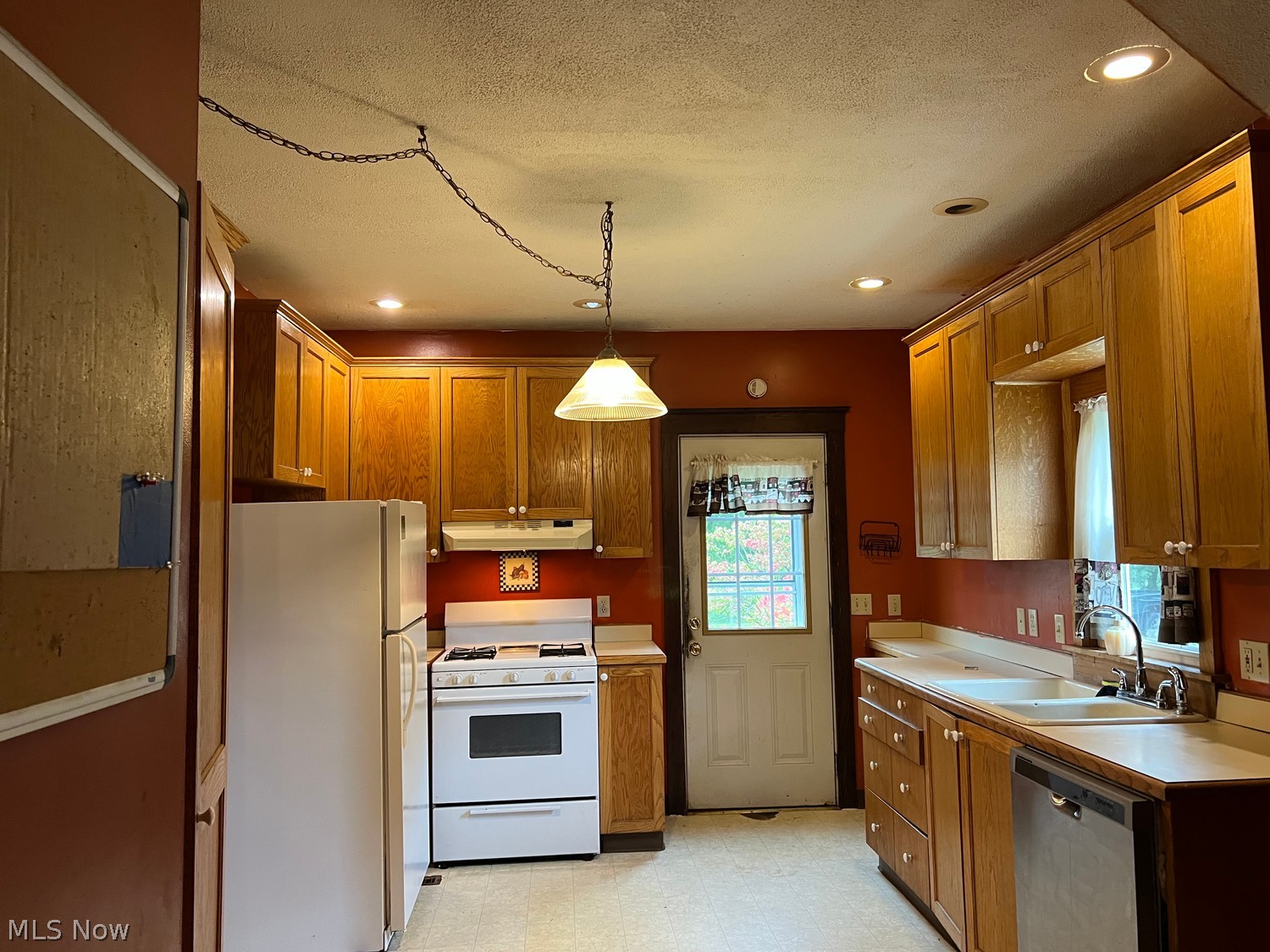 447 NE Harmon Brewster OH 44613
