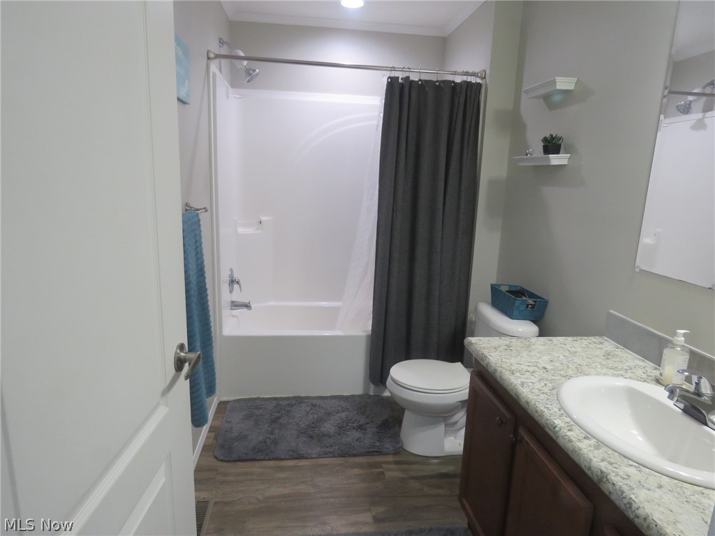 226 Hickory Circle Elyria OH 44035