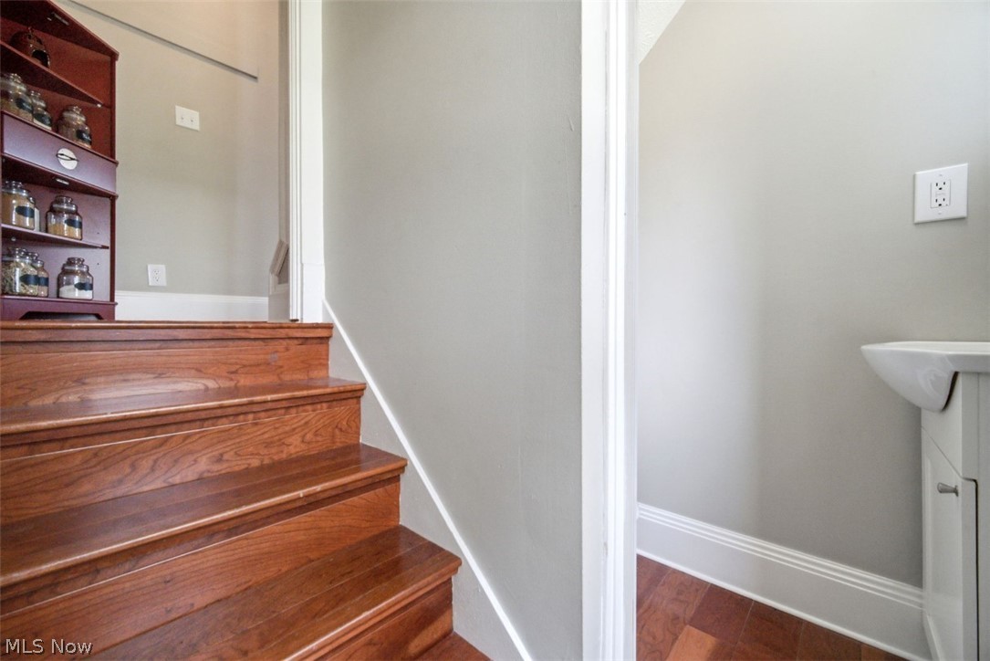 1668 Lewis Drive Lakewood OH 44107