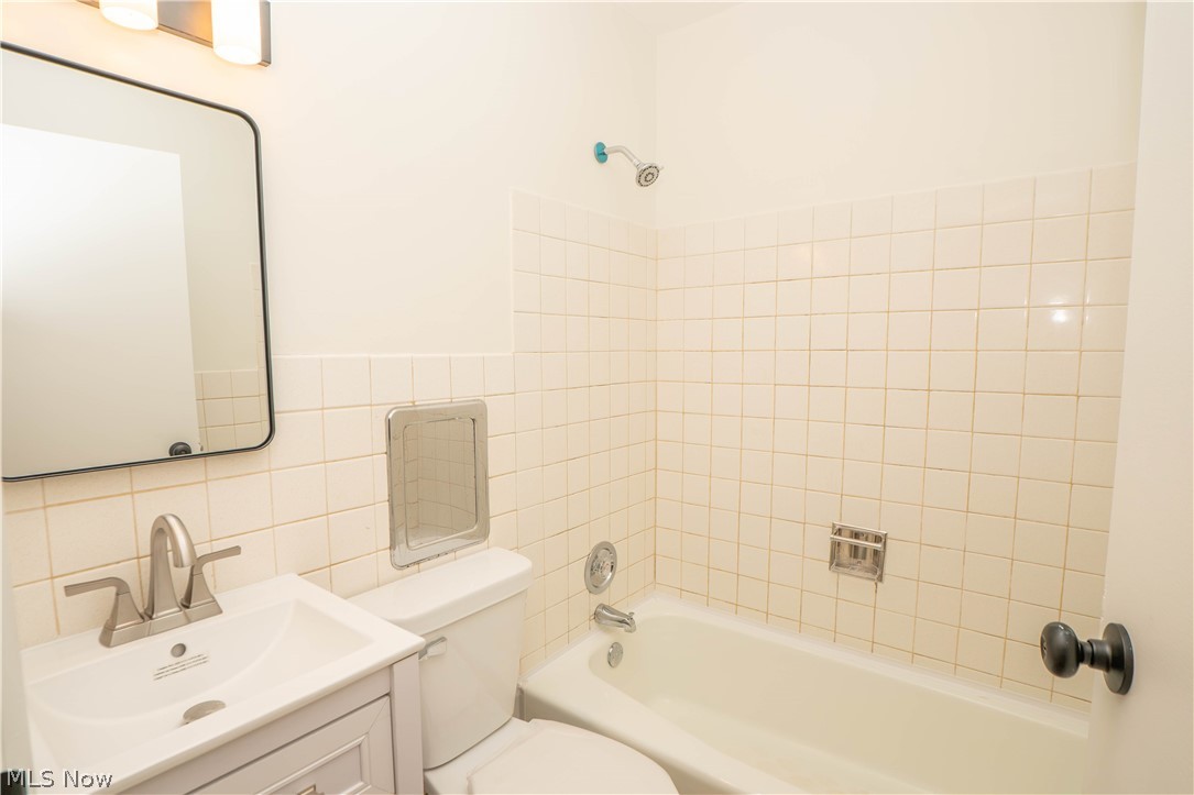 2325 Eastlawn Avenue Akron OH 44305