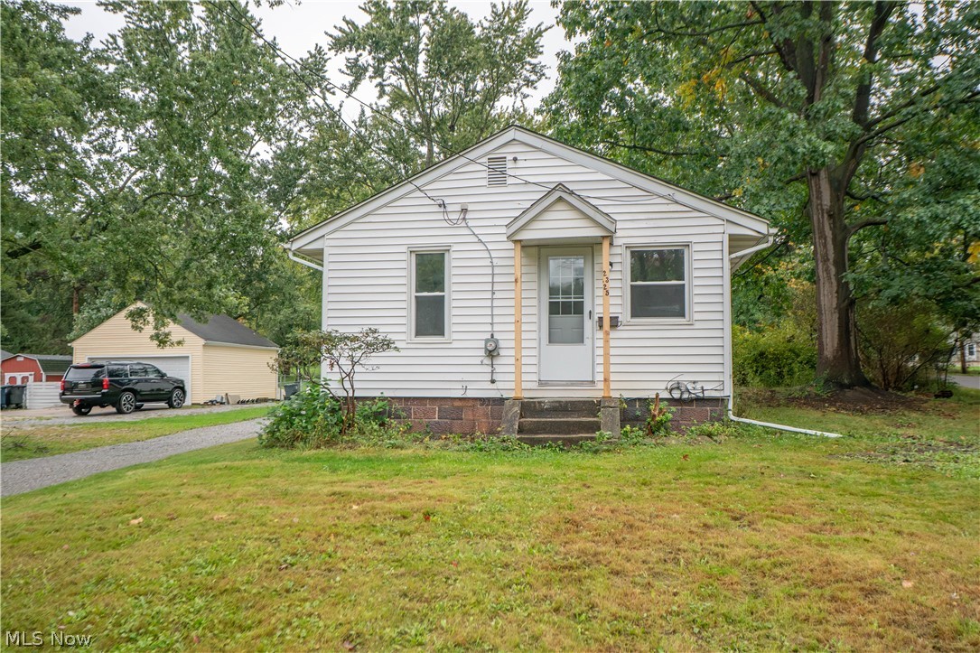 2325 Eastlawn Avenue Akron OH 44305